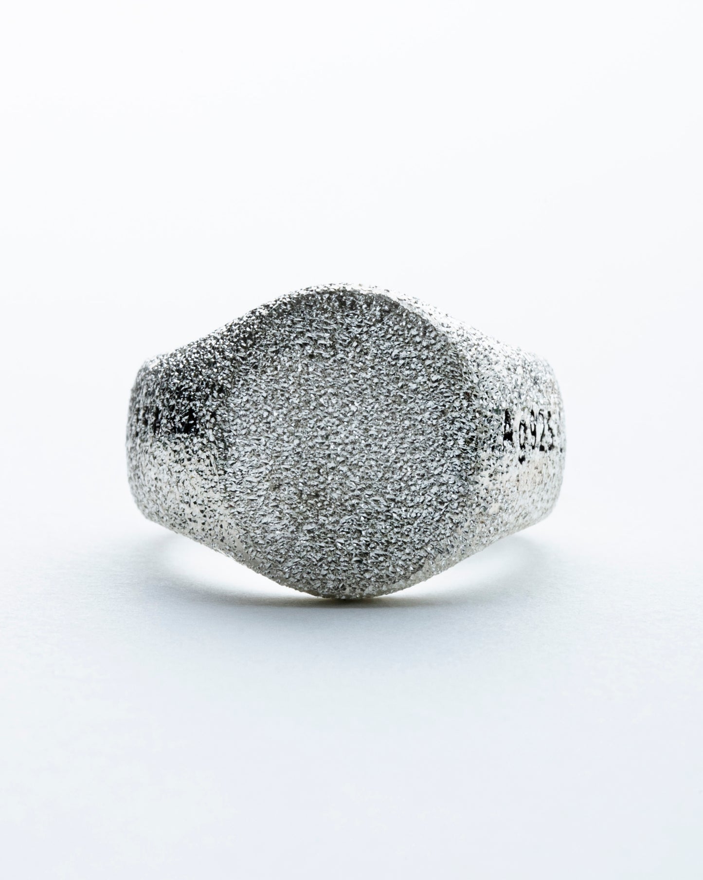 SIGNATURE RING