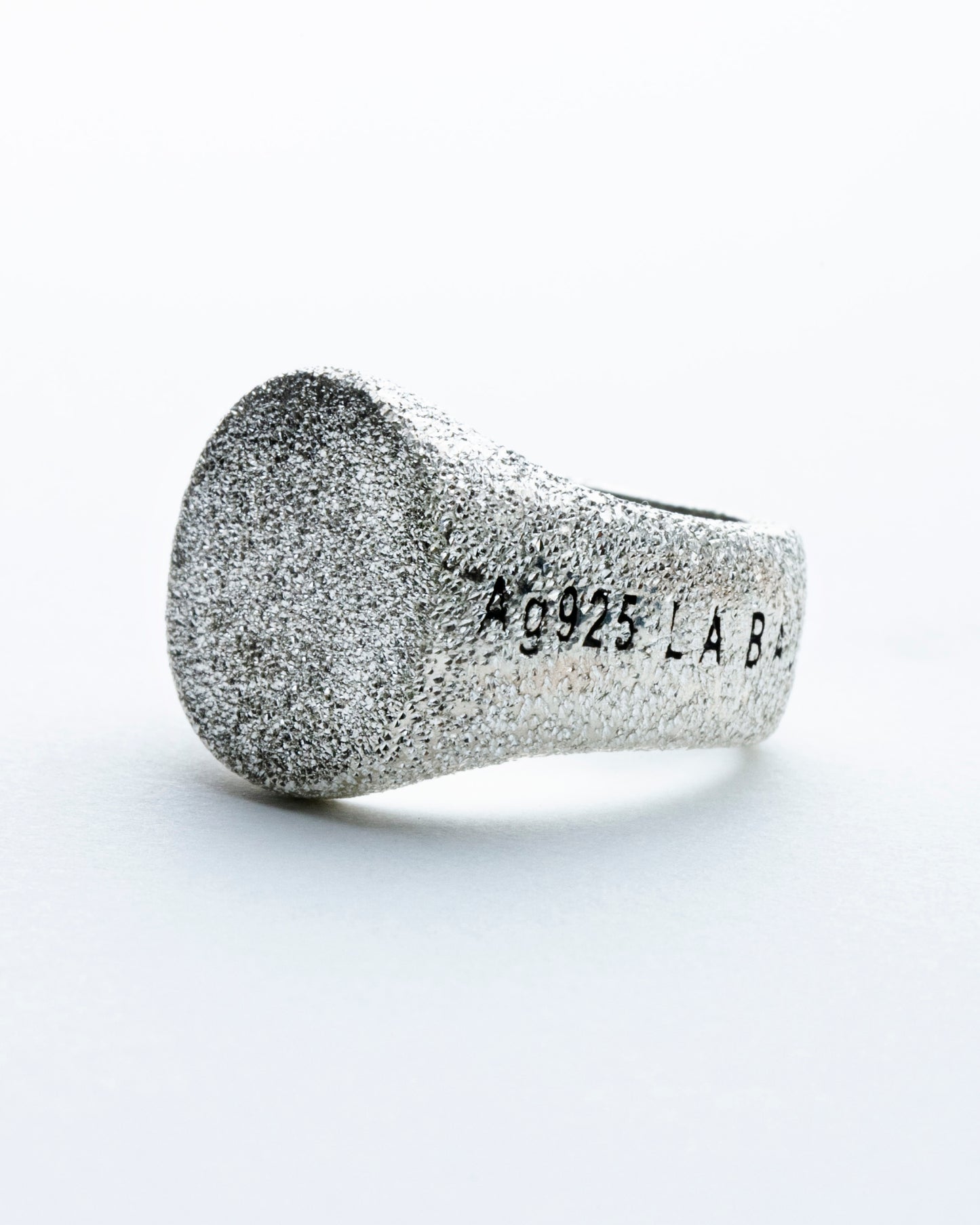 SIGNATURE RING