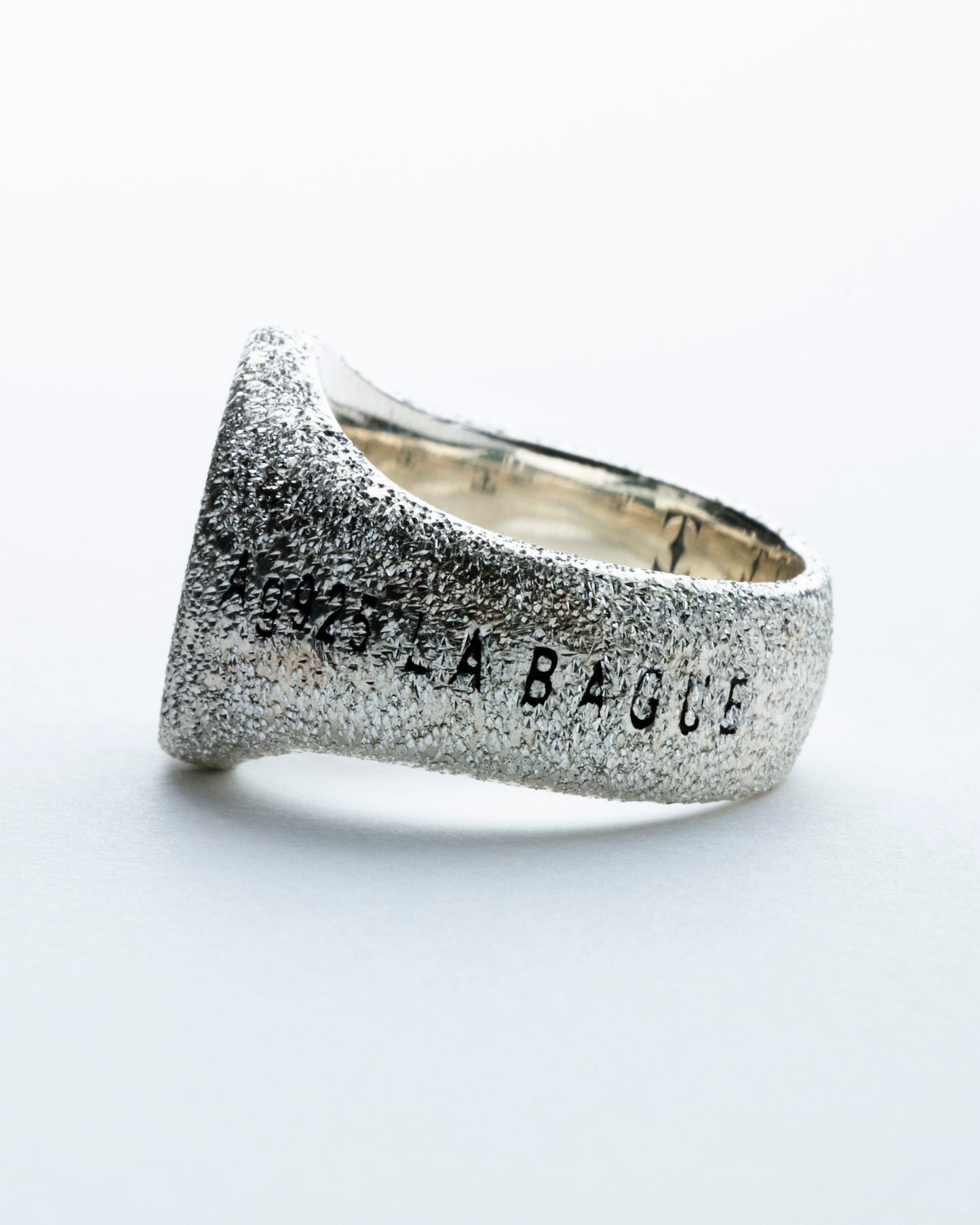 SIGNATURE RING