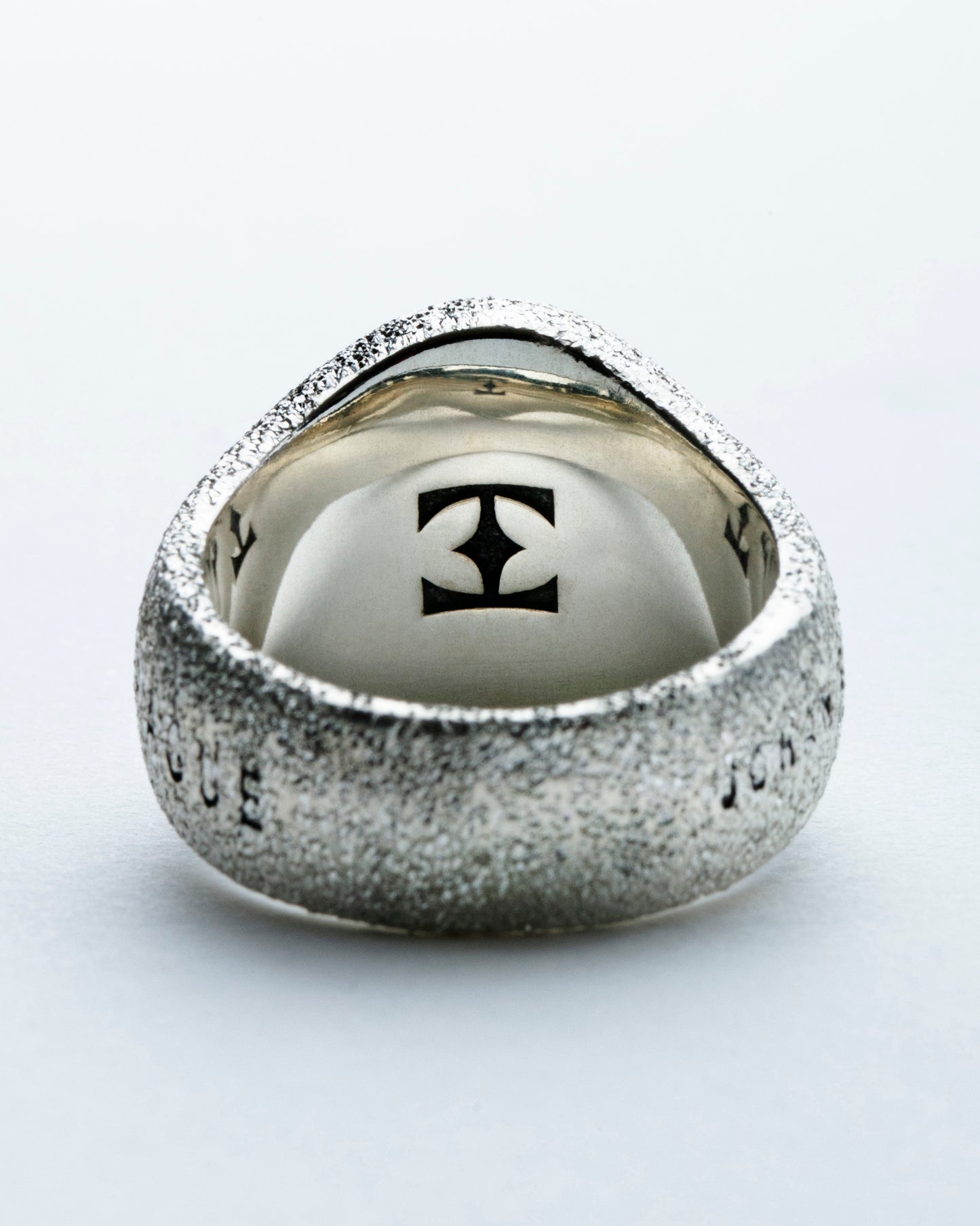 SIGNATURE RING