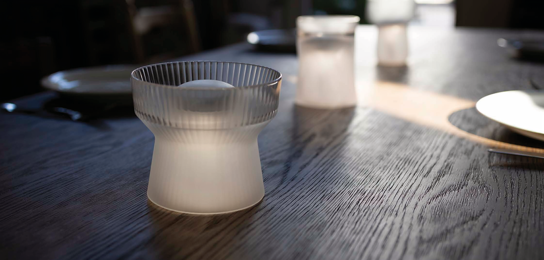 水 Rechargeable Centerpiece Light for Restaurants